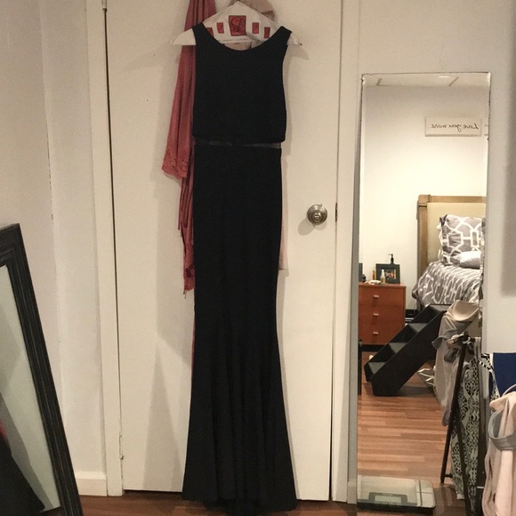 Black dress wore only a few hours - Picture 3 of 3